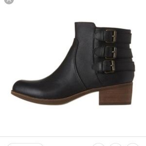 8.5 Ugg Volta Boots - PRICE REDUCED